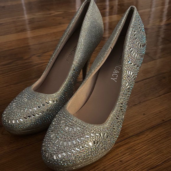 Delicacy Glittering Silver Pumps - Picture 4 of 5